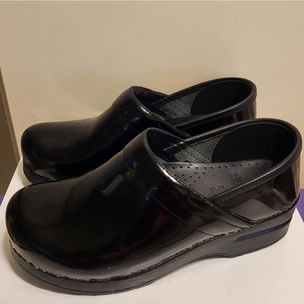 Dansko Professional XP Black Patent Leather Closed Back Clogs Sz.9/39 Ret.$145